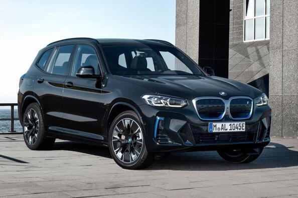 BMW iX3 2021: szczegółowa recenzja zaktualizowanego elektrycznego crossovera