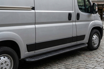 Opel Movano 2021- Progi Boczné Tayga Black (2 szt., Aluminium) zdjęcia 1