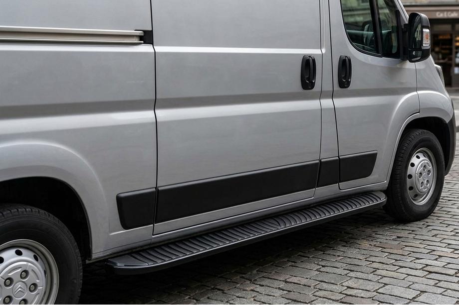 Opel Movano 2021- Progi Boczné Tayga Black (2 szt., Aluminium) Image