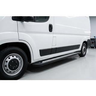 Progi Boczne New Vision Black (2 szt., Aluminium) Opel Movano 2021- zdjęcia 1