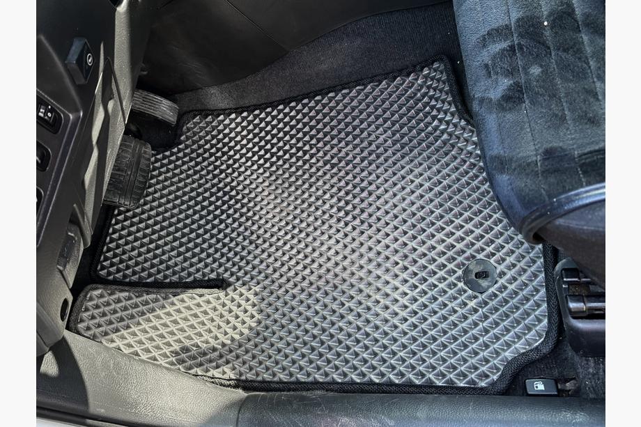 Mitsubishi Outlander 2001-2006 Dywaniki EVA (czarne) Image