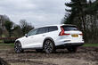 Volvo V60 Cross Country drugiej generacji — wysoki poziom komfortu i przejezdności zdjęcia 2