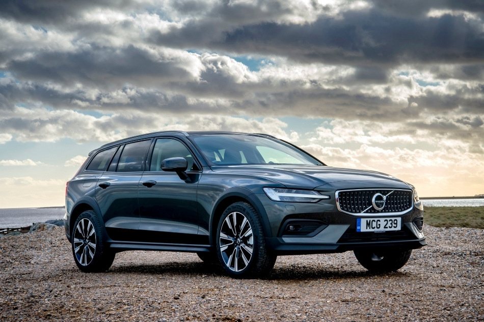 Volvo V60 Cross Country drugiej generacji — wysoki poziom komfortu i przejezdności