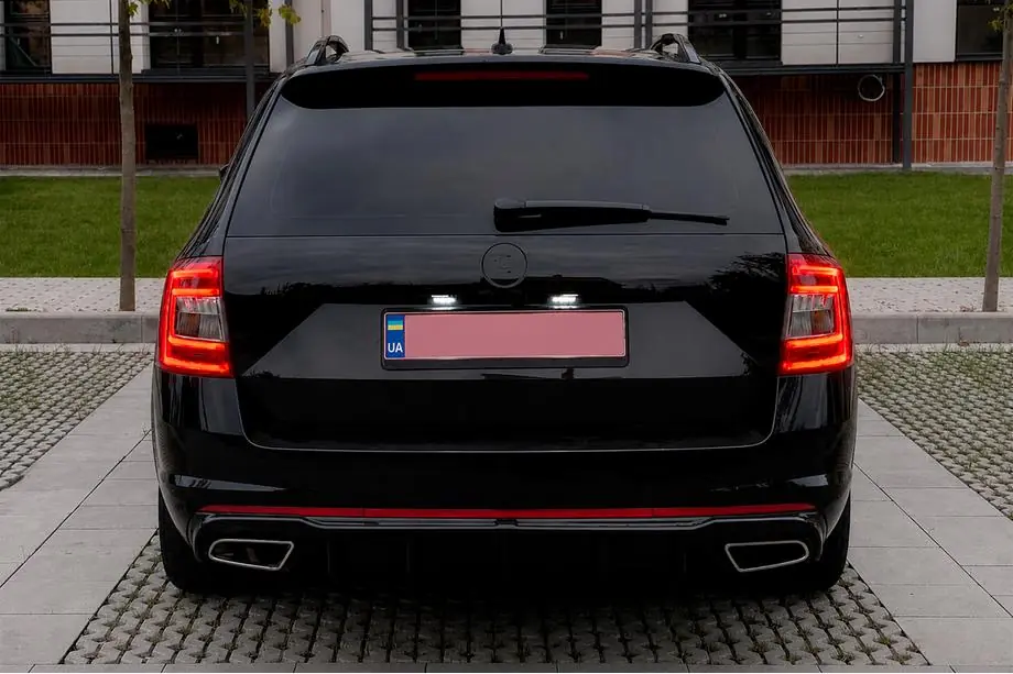 Skoda Octavia III A7 2013-2019 Dyfuzor tylny DPT V-2 (LB/SW, czarny połysk) Zdjęcia 3