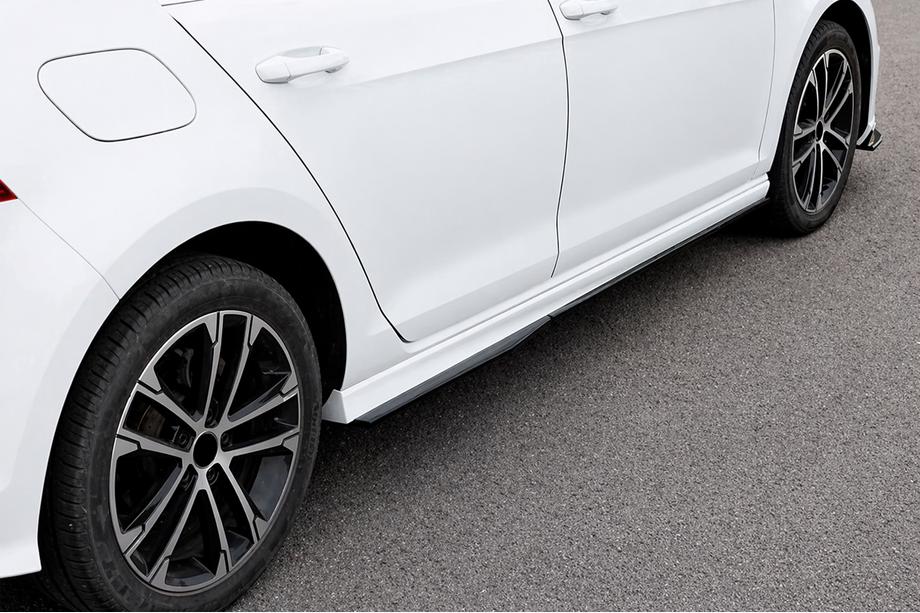 Volkswagen Golf 7/E-Golf 2012-2020 Progi Boczne DPT V-4 (Czarny Połysk) Image