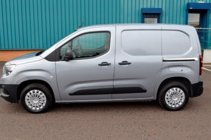 Opel Combo 2019- Listwy drzwi przesuwnych ze stali nierdzewnej (2 szt.) zdjęcia 3