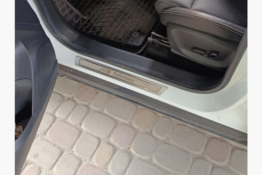 BMW Uniwersalne nakładki progowe BMW M Performance V-1 (4 szt., stal nierdzewna) Zdjęcia 4