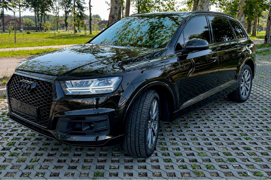 Audi Q7 2015–2026 Atrapa przednia RS-Style (2015-2019, czarna) Image