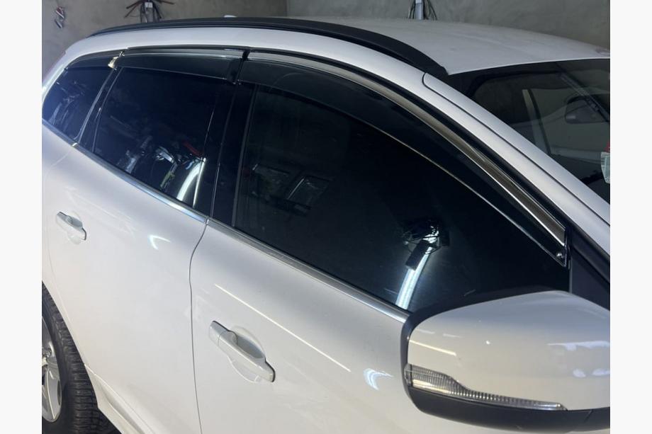 Volvo XC60 2009-2017 Deflektory szyb z chromowaną listwą Niken Luxury (6 szt.) Image
