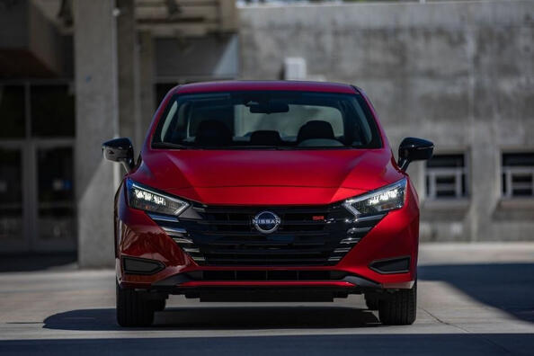 Zmodernizowany Nissan Versa: stylowy i niedrogi sedan