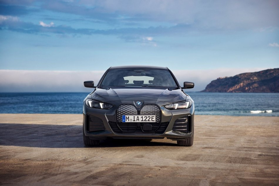 Zmiana stylizacji BMW i4 2024: recenzja zaktualizowanego samochodu elektrycznego