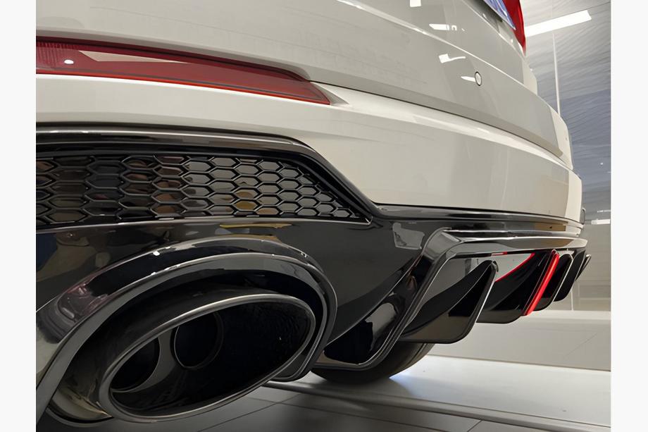 Audi Q3 2019–2025 Tylny Dyfuzor z Końcówkami Wydechu QRS-Style Image