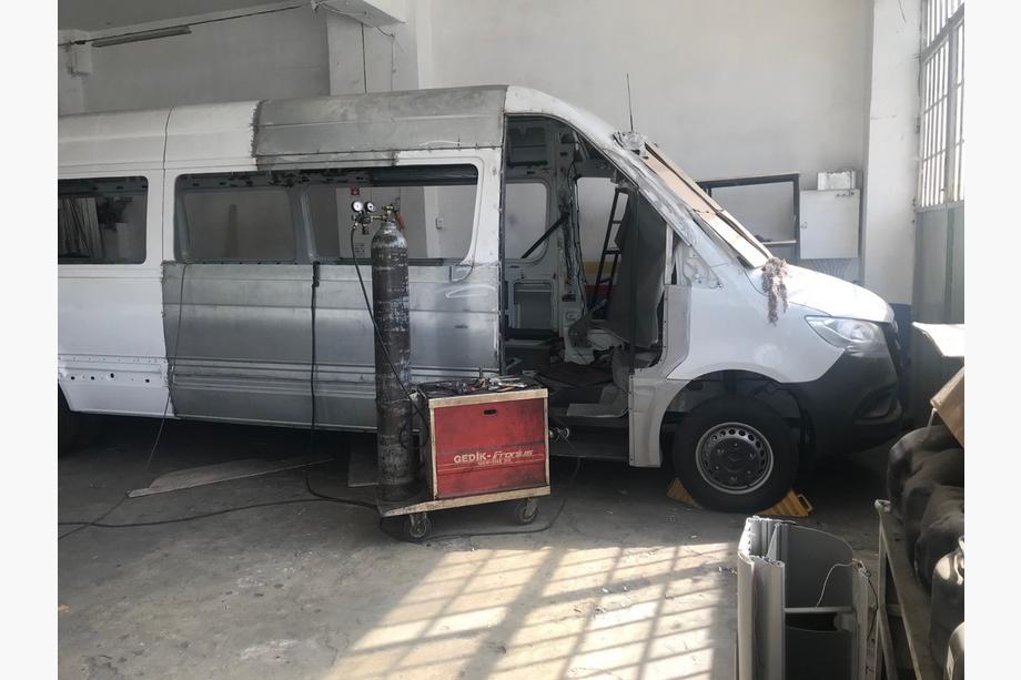 Mercedes Sprinter W907/W910 2018- Zestaw karoserii do przedłużenia samochodu Tylna czesc Image