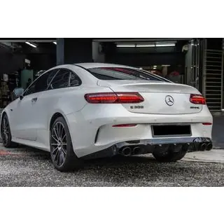 Tylny Dyfuzor Black z Końcówkami Black (Design AMG53)