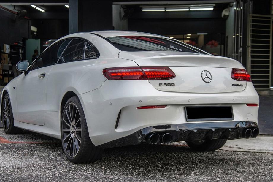 Mercedes E-class coupe C238 2016-2024 Tylny Dyfuzor Black z Końcówkami Black (Design AMG53) Image