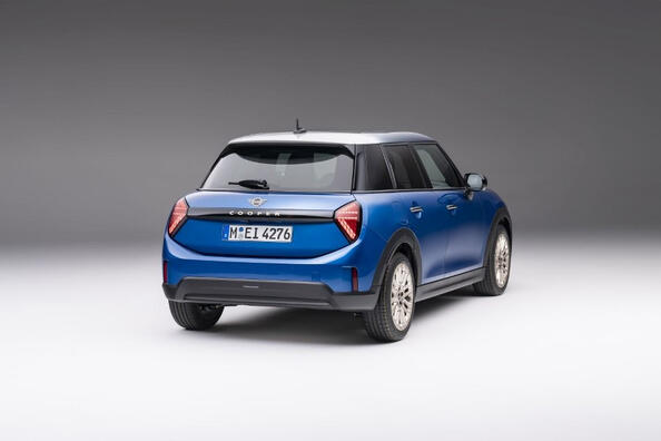 Recenzja pięciodrzwiowego Mini Coopera 2024 Zdjęcie 4