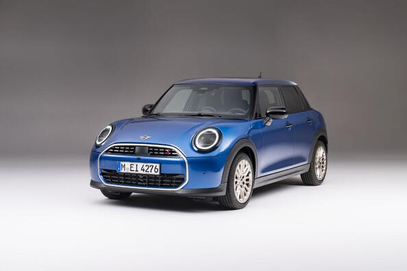 Recenzja pięciodrzwiowego Mini Coopera 2024 Zdjęcie 2