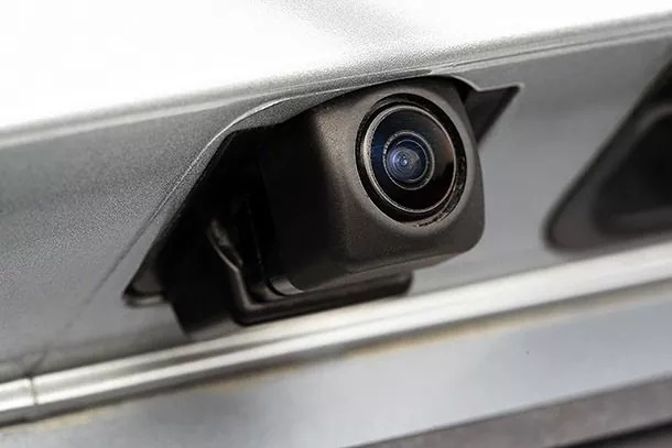 Jak zainstalować kamerę cofania w samochodzie: instrukcja krok po kroku