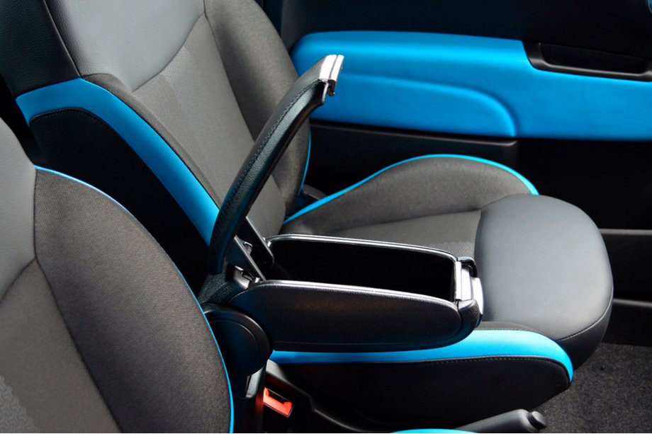 Fiat 500/500L 2013-2022 Podłokietnik (do uchwytu na kubek) Zdjęcia 2