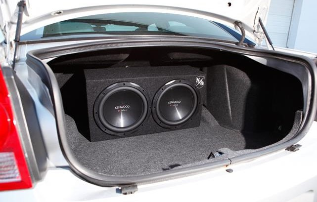 Jak wybrać dobry subwoofer do samochodu: porady dla miłośników muzyki