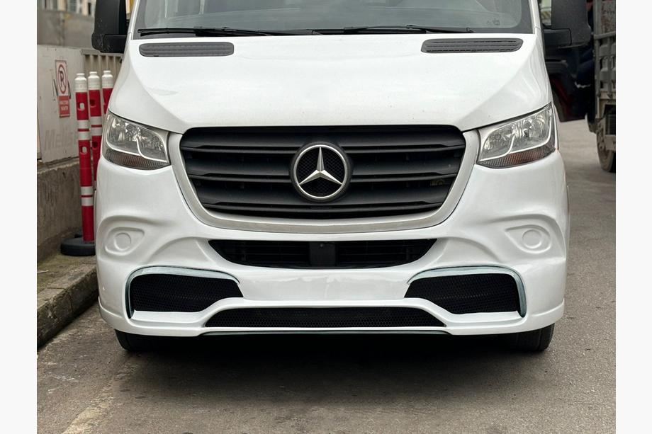Mercedes Sprinter W907/W910 2018- Nakładka na przedni zderzak V2 (pod lakierowanie) Image