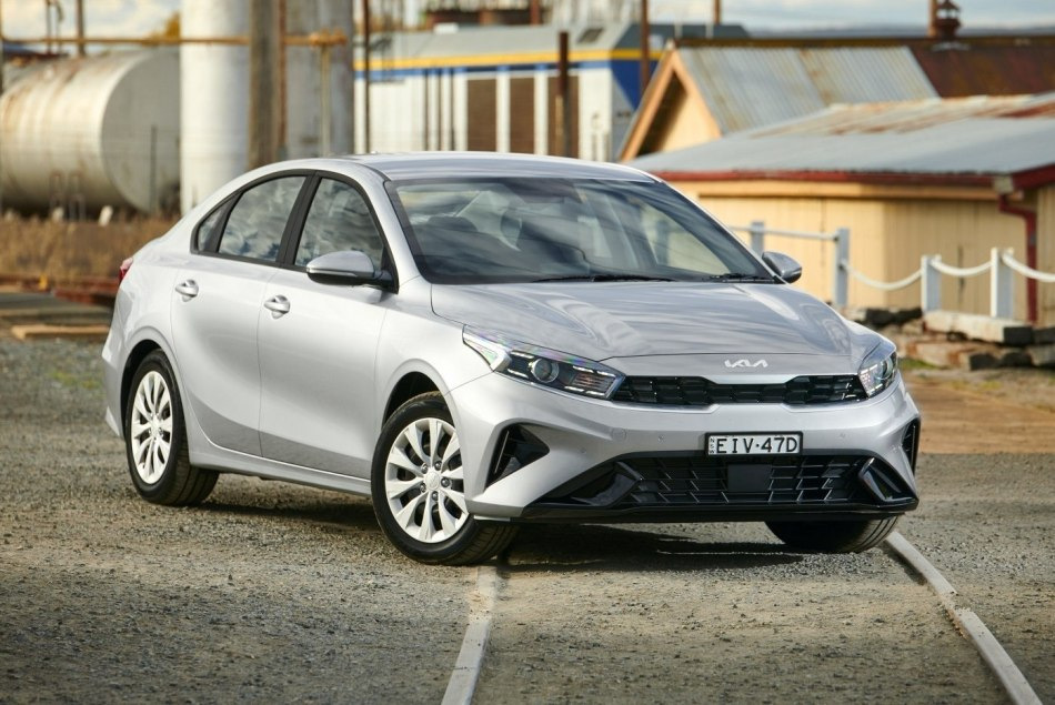Zaktualizowany sedan KIA Cerato IV generacji