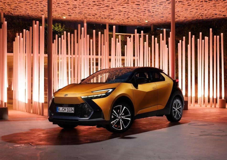 Recenzja stylowego hybrydowego crossovera Toyota C-HR w drugiej odsłonie