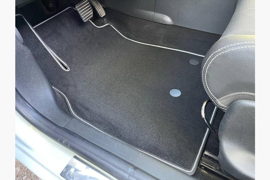 Renault Megane III 2009-2016 Dywaniki welurowe Premium SW (czarne) Image