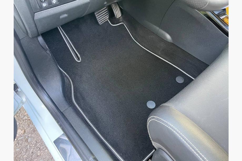 Renault Fluence 2009-2016 Dywaniki welurowe Premium (czarne) Image