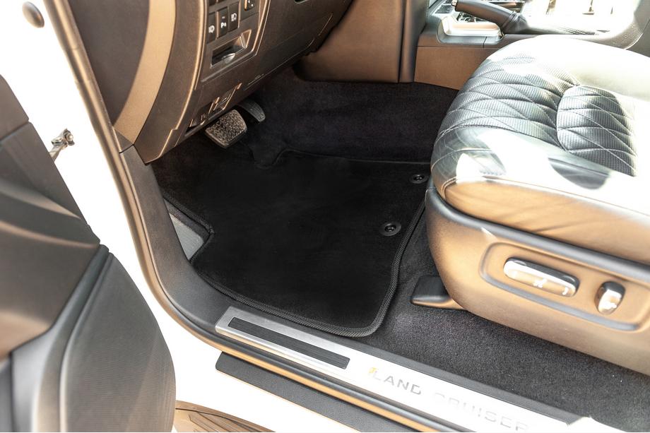 Toyota Land Cruiser 200 2007-2021 Dywaniki welurowe Premium V-2 (2012-2021, Czarny) Zdjęcia 8