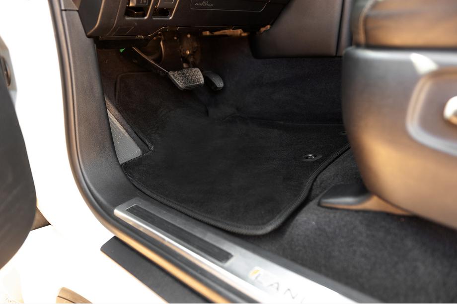 Toyota Land Cruiser 200 2007-2021 Dywaniki welurowe Premium V-2 (2012-2021, Czarny) Zdjęcia 9
