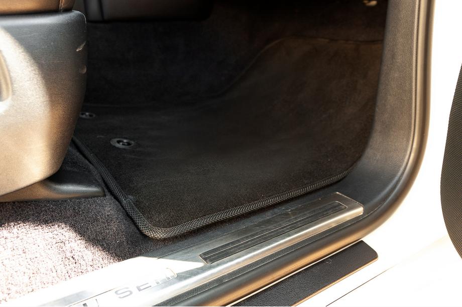 Toyota Land Cruiser 200 2007-2021 Dywaniki welurowe Premium V-2 (2012-2021, Czarny) Zdjęcia 10
