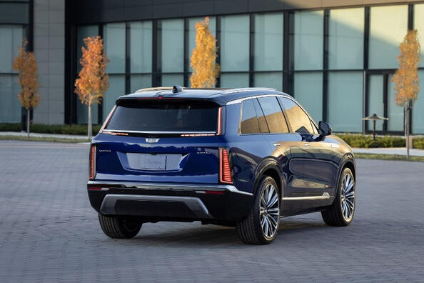 Recenzja elektrycznego crossovera Cadillac Vistiq w pełnym rozmiarze Zdjęcie 4