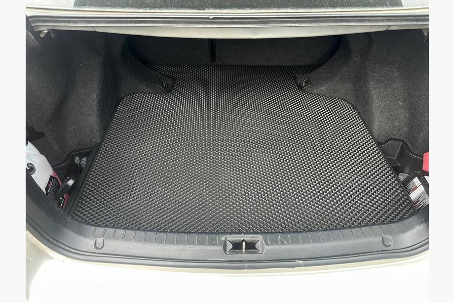 Toyota Avensis 2003-2009 Dywanik bagażnika (SD, Czarny) Image