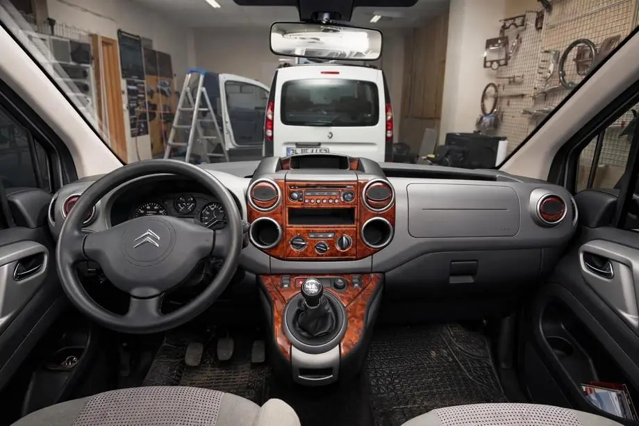 Peugeot Partner Tepee 2008-2018 Tuning wnętrza auta (kolory do wyboru) Image