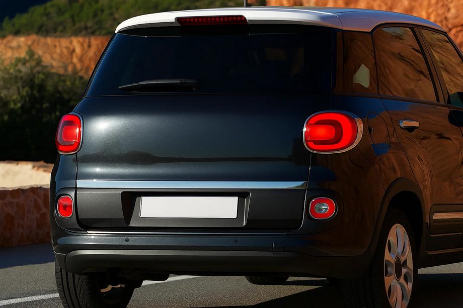 Fiat 500/500L 2013-2022 Listwa bagażnika stal nierdzewna Carmos - Turecka Stal Nierdzewna Image