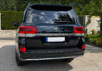 Toyota Land Cruiser 200 2007-2021 Nakładka tylna z chromem 2016↗ (Executive 2019/2021) Czarny zdjęcia 2