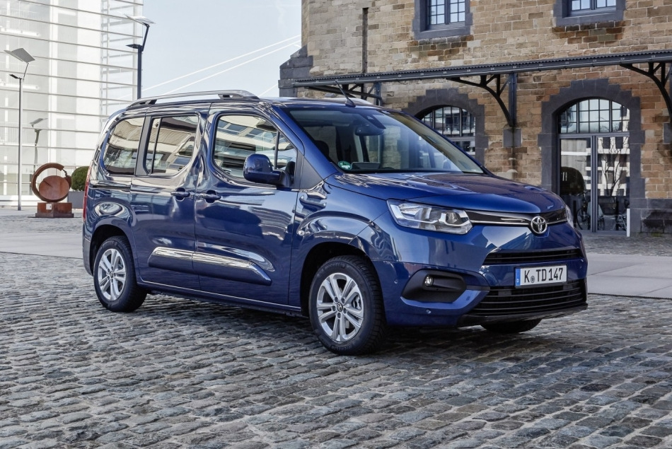 Recenzja Toyoty Proace City Verso: kompaktowy minivan do różnych potrzeb