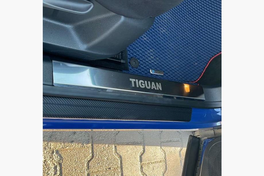 Volkswagen Tiguan 2007-2016 Nakładki na progi wewnętrzne Carmos ze stali nierdzewnej (4 szt.) Zdjęcia 3