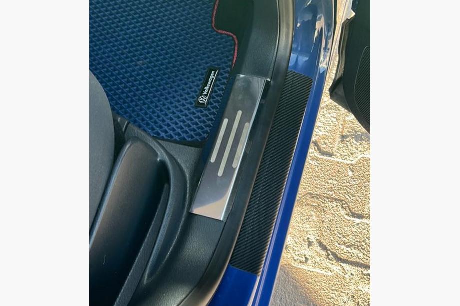 Volkswagen Tiguan 2007-2016 Nakładki na progi wewnętrzne Carmos ze stali nierdzewnej (4 szt.) Zdjęcia 4