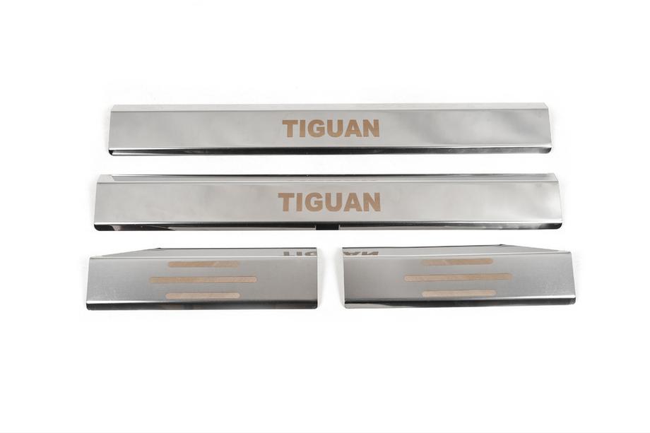 Volkswagen Tiguan 2007-2016 Nakładki na progi wewnętrzne Carmos ze stali nierdzewnej (4 szt.) Zdjęcia 2