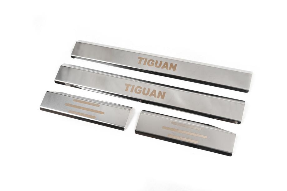 Volkswagen Tiguan 2007-2016 Nakładki na progi wewnętrzne Carmos ze stali nierdzewnej (4 szt.) Zdjęcia 1