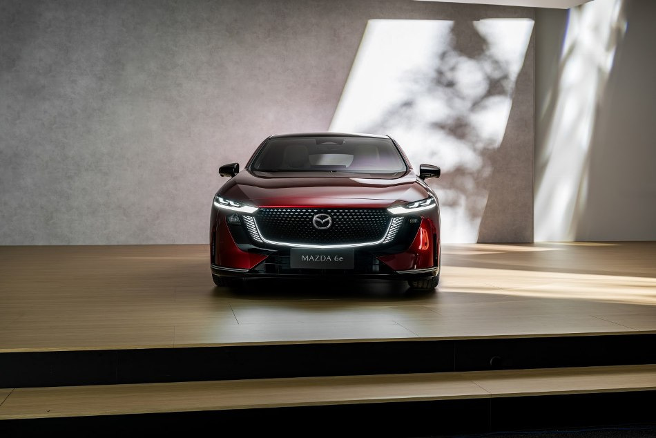 Recenzja nowego samochodu elektrycznego Mazda 6e