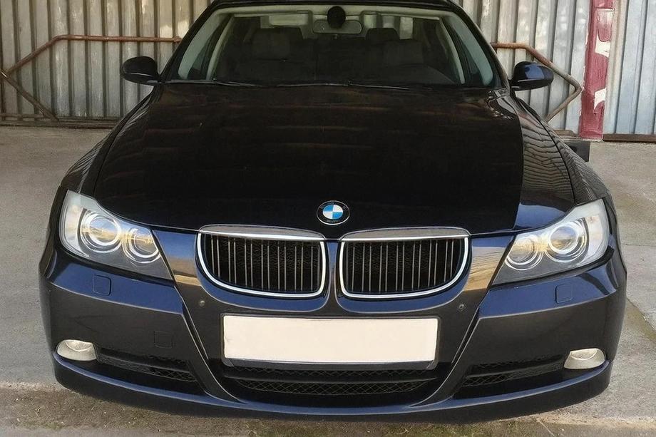 BMW 3 Series E90/E91 2005-2011 Nerki M-Look (do E-90/91 2005-2008, Czarny Połysk z Chromowaną Ramką) Image