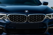 BMW Seria 5 G30/G31 2017–2023 Wloty powietrza Diamond Silver V1 (2017-2020, chromowana ramka) zdjęcia 1