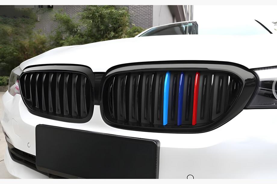 BMW Seria 5 G30/G31 2017–2023 Nerki 1 Listwa (2017-2020, M-Color) Image