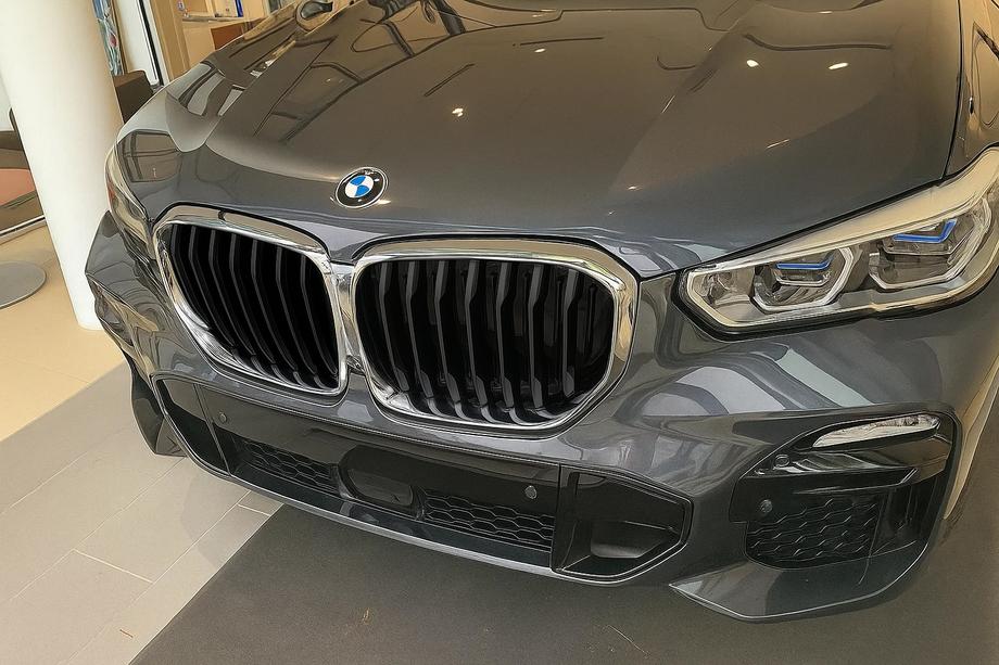 BMW X5 G05 2019–2026 Nerki 1 Listwa (2019-2022, Czarny Połysk z Chromowaną Ramką) Zdjęcia 1