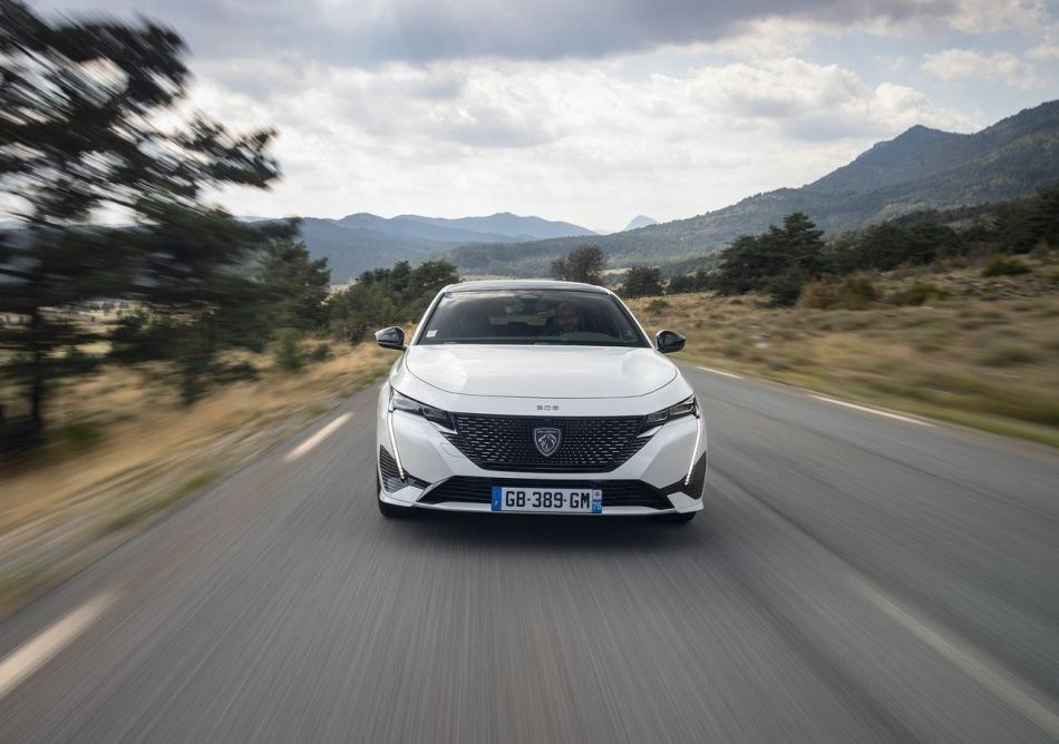 Peugeot e-308: Recenzja stylowego elektrycznego hatchbacka