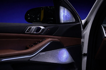 BMW X5 G05 2019–2026 Zestaw podświetlanych nakładek Bowers&Wilkins zdjęcia 5
