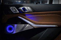 BMW X5 G05 2019–2026 Zestaw podświetlanych nakładek Bowers&Wilkins zdjęcia 4